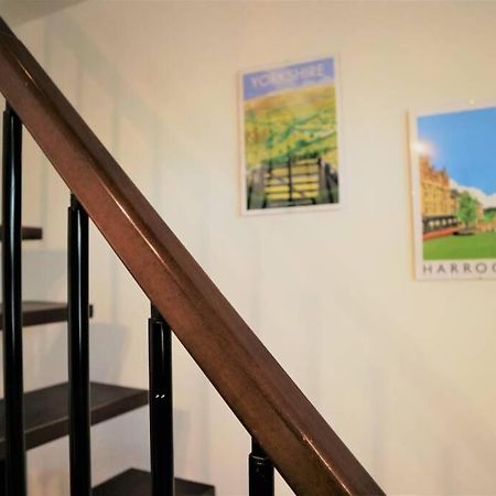 Mews Cottage Χαρογκέιτ Εξωτερικό φωτογραφία